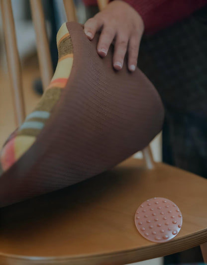 Horseshoe-shaped memory foam seat cushion, washable, thickened and non-slip, removable cover, relieves tailbone and buttock pain.